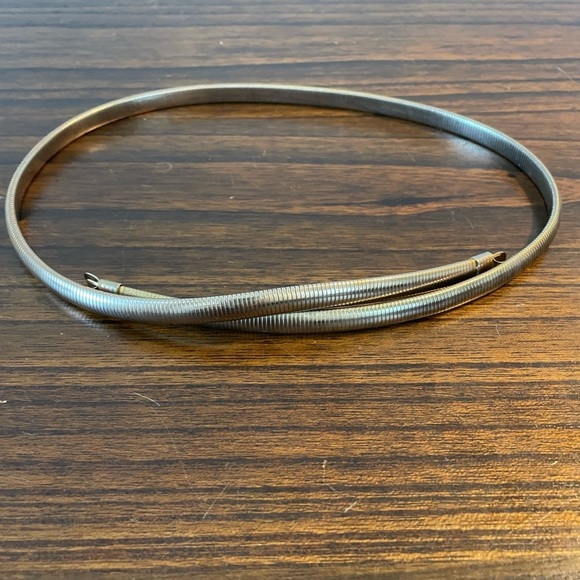 Vintage 1970s crossover metal belt, approx 31”, unique clasp and look - Picture 8 of 9